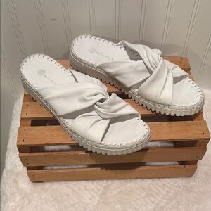 NWOT Eric Michael Leather Slide Sandal Size 41